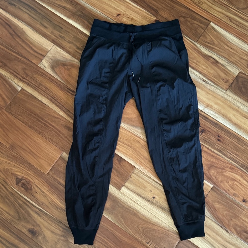 Lululemon 25”joggers-unlined, black, size 8-excellent condition
